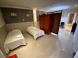 Minibar, caja de seguridad en la habitación y wifi gratis 