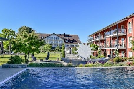 Indoor pool, seasonal outdoor pool, sun loungers