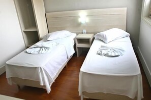 Minibar, tabla de planchar con plancha y wifi gratis 