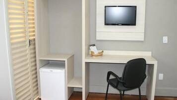 Frigobar, ferros/tábuas de passar roupa, Wi-Fi de cortesia