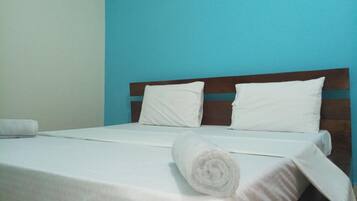 Apartment | 2 bedrooms, iron/ironing board, free WiFi, bed sheets