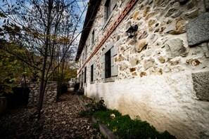Exterior detail - OYO Peña Pintada Inn. (Cercedilla)