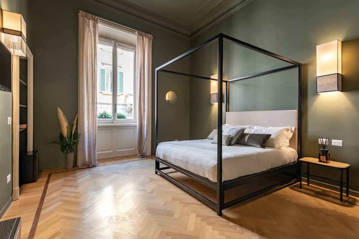 Junior Suite | 1 bedroom, in-room safe, desk, laptop workspace