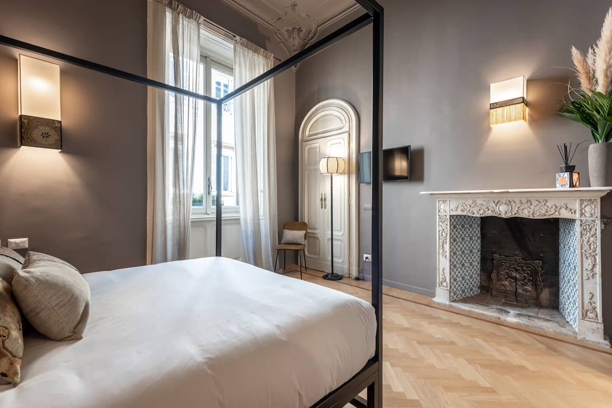 Deluxe Double Room | 1 bedroom, in-room safe, desk, laptop workspace