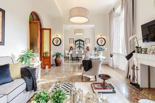 The Park View 4 Bedrooms Apartment with Terrace and Elevator inside the Walls of Lucca