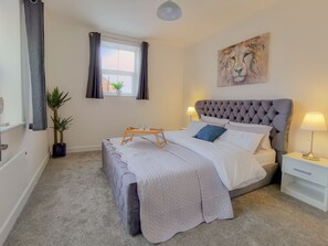 Deluxe Apartment, Private Bathroom, Garden View (olde windmill) | 1 bedroom - Ye Olde Windmill Apartment Free Parking (York)