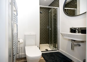 Deluxe-Apartment, eigenes Bad, Gartenblick (olde windmill) | Badezimmer
