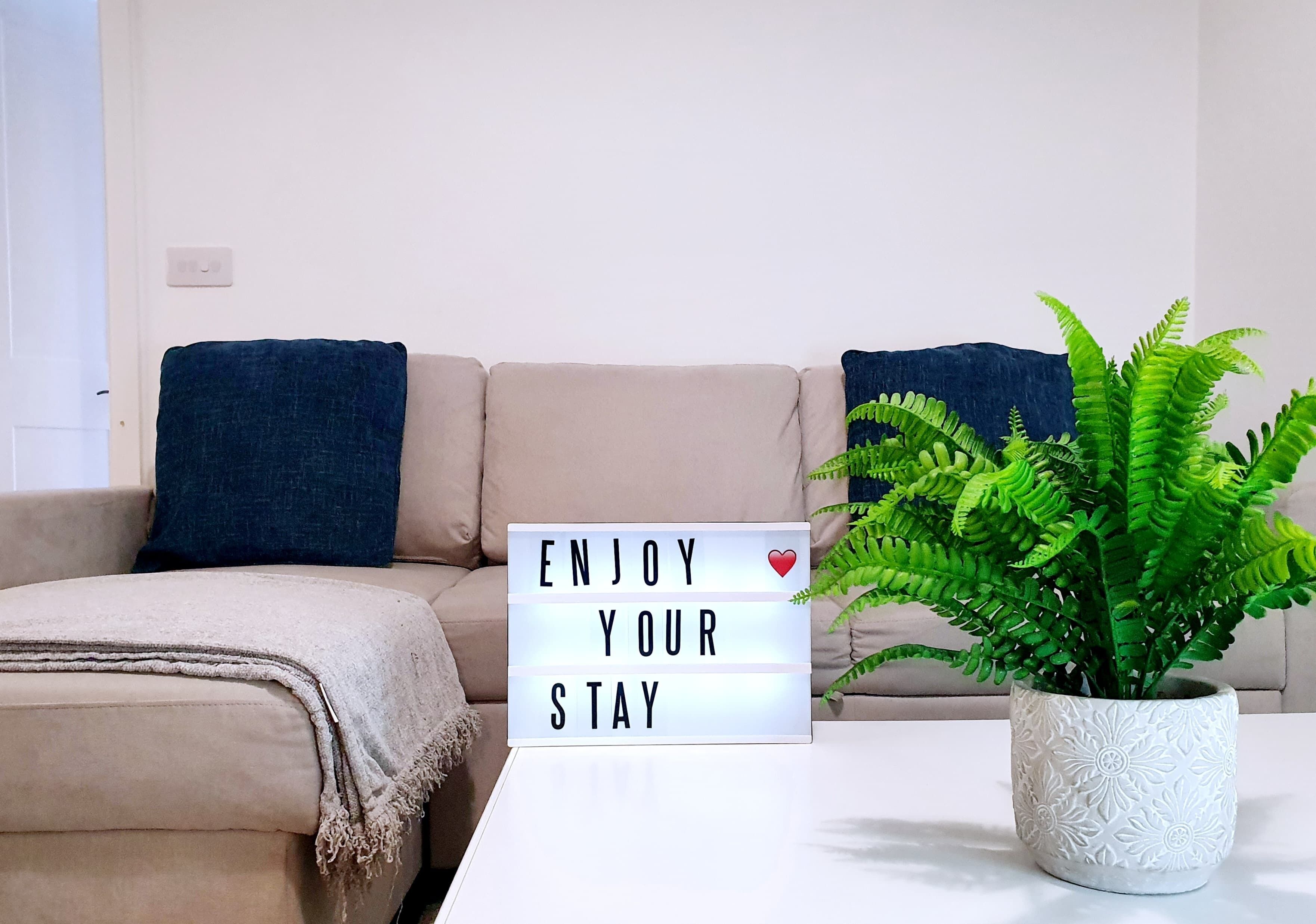 Deluxe Apartment, Private Bathroom, Garden View (olde windmill) | Lounge