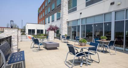 Holiday Inn Express & Suites Bourbonnais East - Bradley by IHG