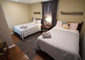 4 Schlafzimmer, Schreibtisch, Bügeleisen/Bügelbrett, kostenloses WLAN