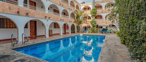 Outdoor pool, pool loungers