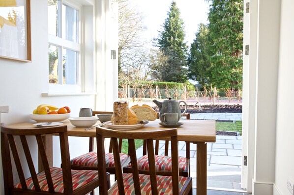 Cottage, Ensuite | Outdoor dining