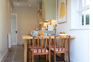 Cottage, Ensuite | Dining - Ross Lodge (Crieff)