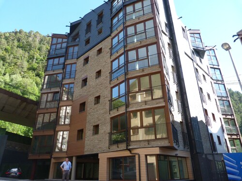 New nice apartment with private garage, 400m from Funicamp in ENCAMP