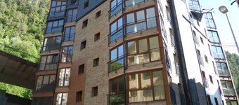 New nice apartment with private garage, 400m from Funicamp in ENCAMP