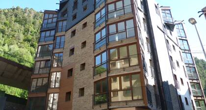 New nice apartment with private garage, 400m from Funicamp in ENCAMP