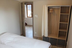 3 bedrooms, WiFi, bed sheets