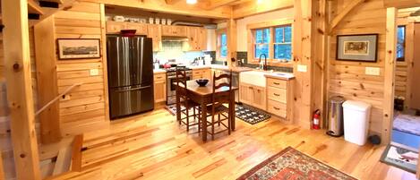 冷蔵庫、オーブン、コンロ、食器洗い機