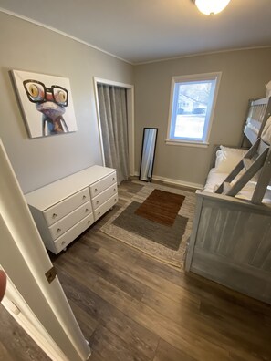 2 habitaciones, tabla de planchar con plancha y wifi gratis 