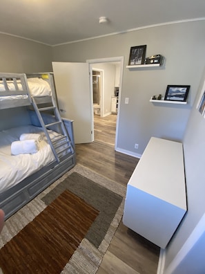 2 chambres, fer et planche à repasser, Wi-Fi gratuit, draps fournis