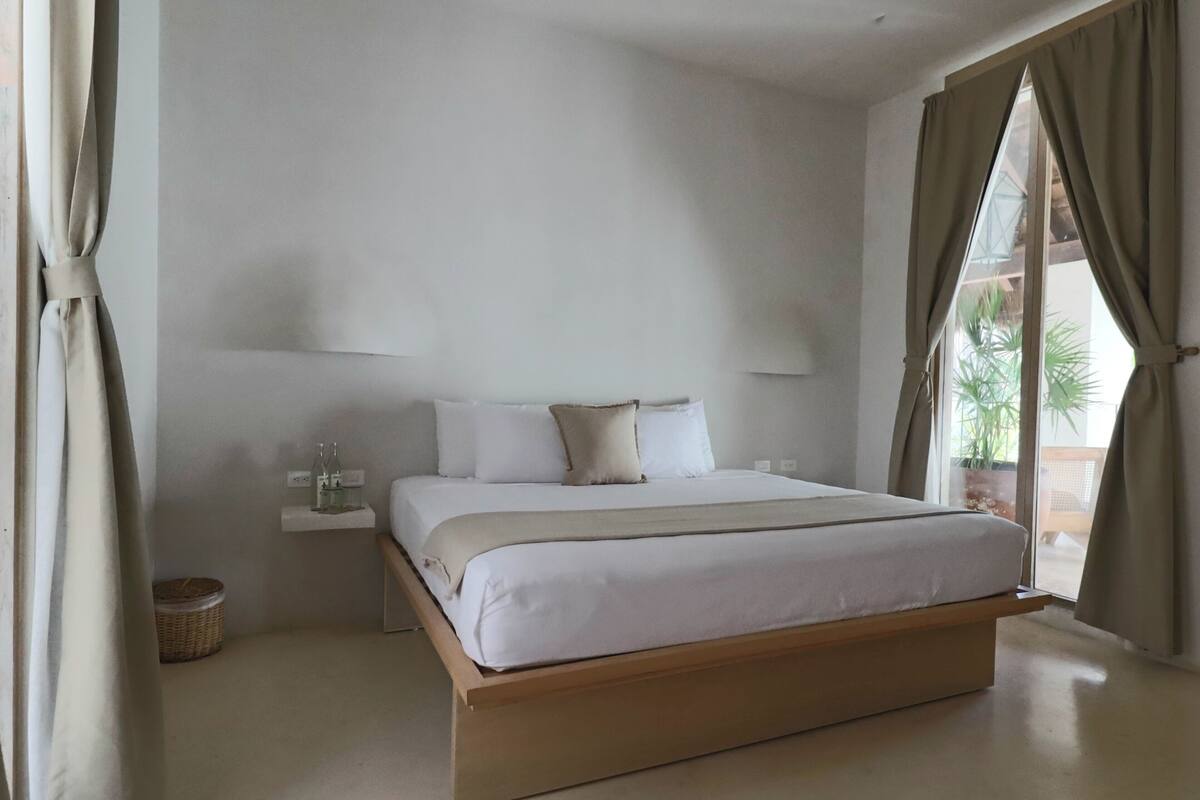 Atrium Room | 部屋からの景観