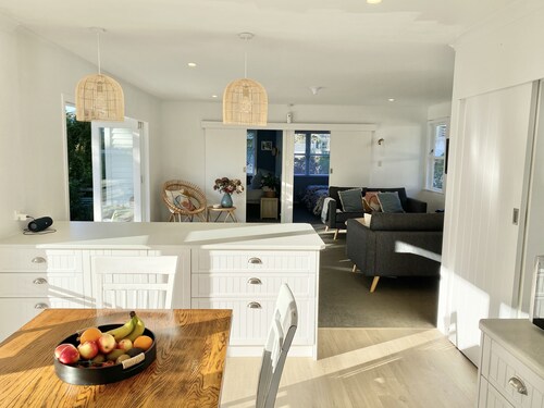 Magnolia Cottage - Kuaotunu Holiday Home