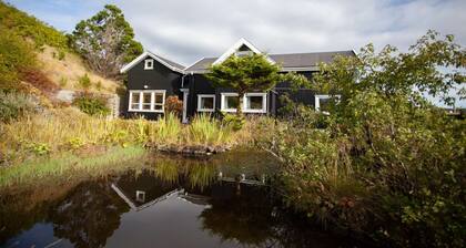 Red Robin - 4 bedroom house next to Svartifoss Waterfall