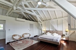 4 chambres, coffres-forts dans les chambres, fer et planche à repasser