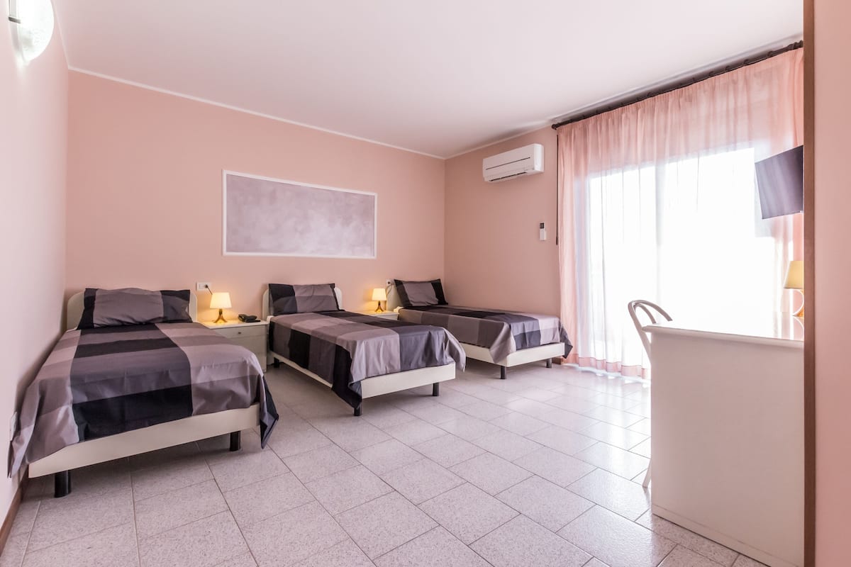 Triple Room, Balcony | Hypo-allergenic bedding, pillowtop beds, minibar, desk