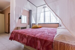 Deluxe Double Room | Hypo-allergenic bedding, pillowtop beds, minibar, desk - Hotel Maris (Sala Baganza)