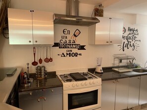 Full-sized fridge, microwave, oven, stovetop - Habitaciones de Lujo WTC CDMX (Mexico City)
