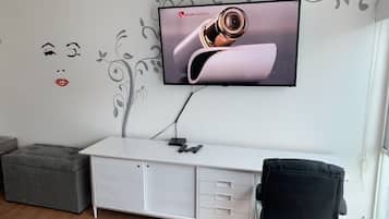 Habitación empresarial doble, baño privado | Televisión