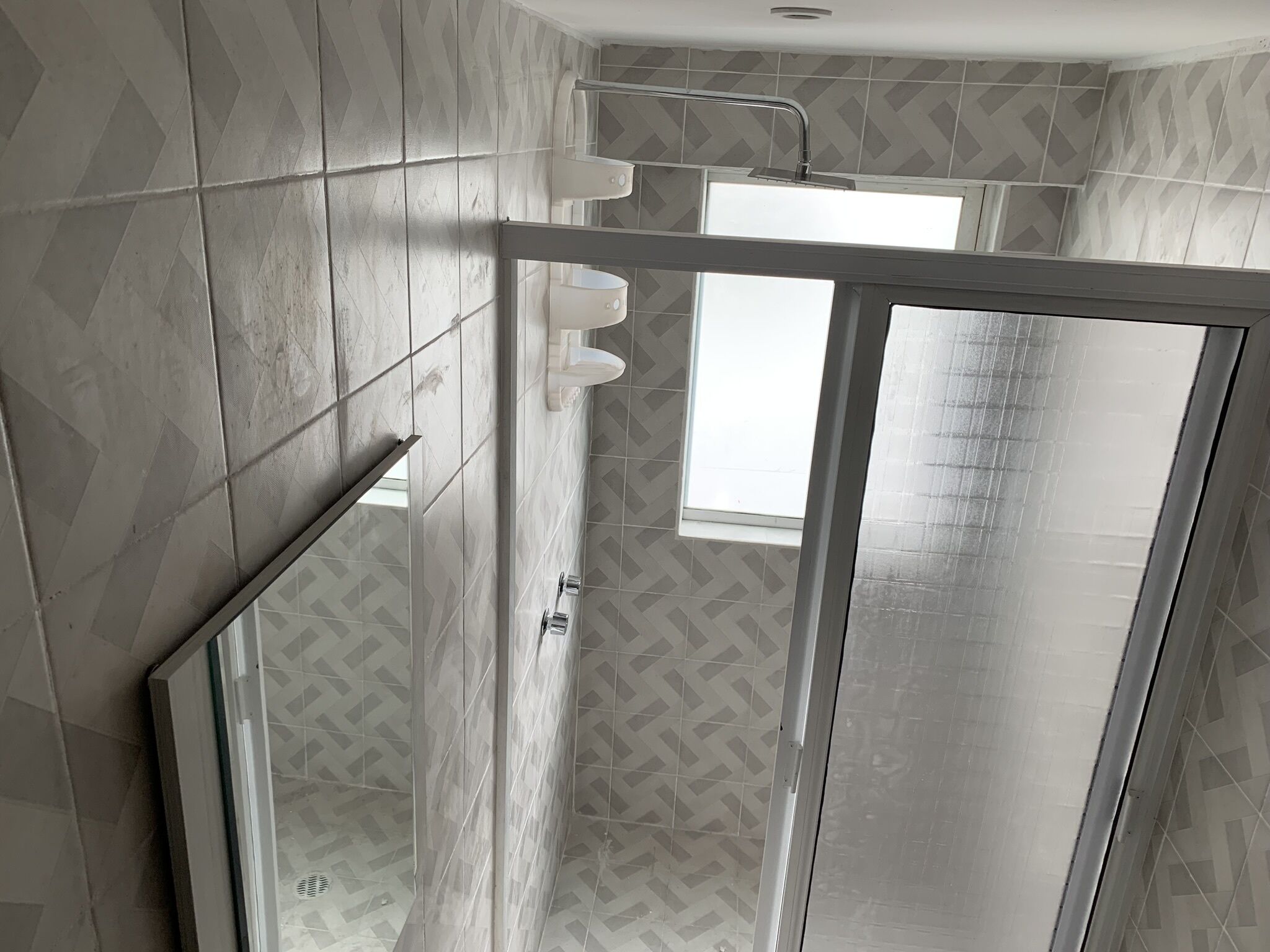 Habitación doble superior, baño privado | Regadera en el baño
