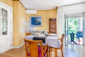 Dining - VIRGEN DEL VALLE APARTMENT. -WINE ROUTE- 4 PEOPLE- 75M² (Cenicero)