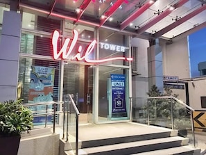 Exterior detail - Vista Wil Tower Quezon City (Diliman)