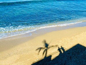 Una spiaggia nelle vicinanze