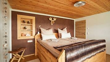 2 bedrooms, in-room safe, travel crib, WiFi