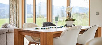 Chalet with panoramic mountain views 