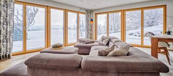 Chalet with panoramic mountain views 