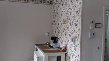 經典客房, 1 張特大雙人床 | 免費無線上網