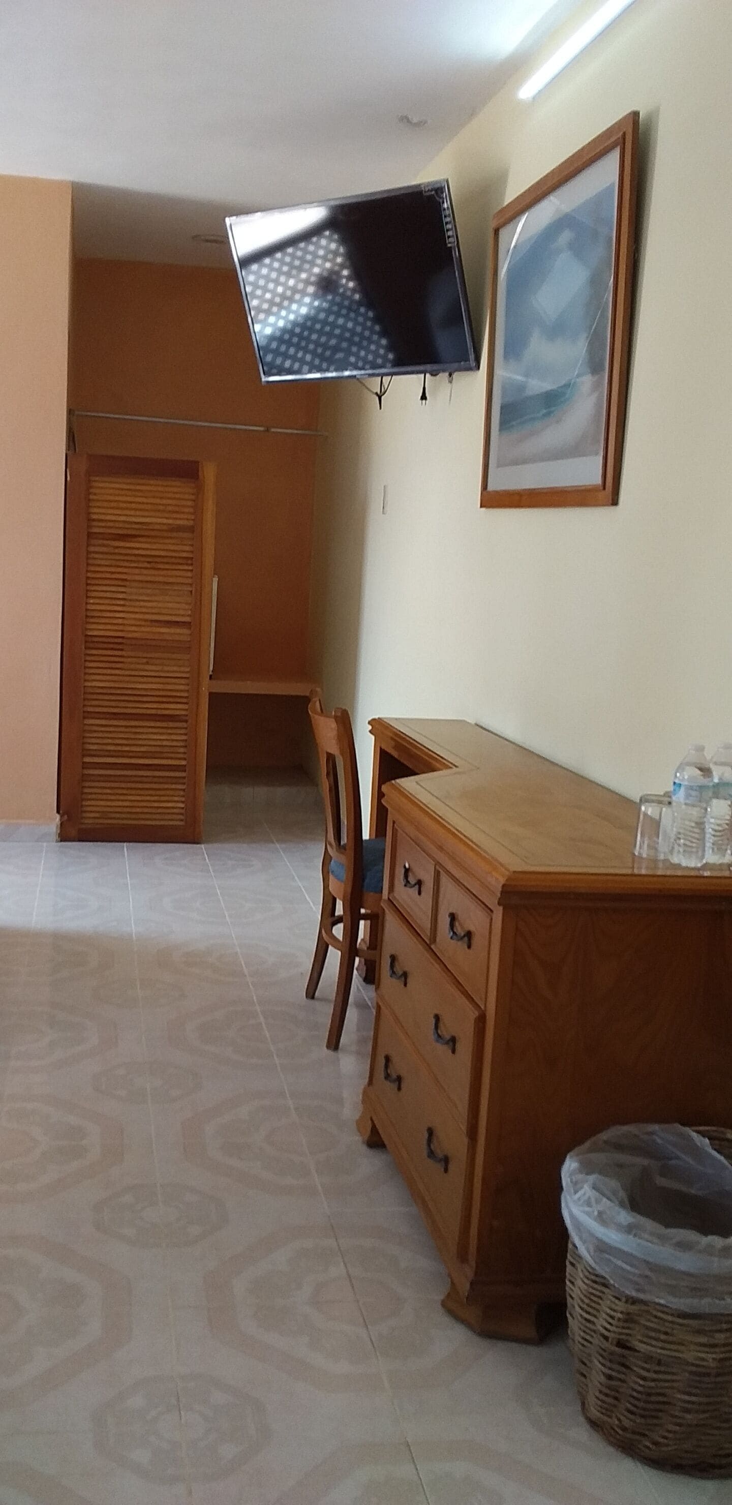 family room, multiple beds | down duvets, iron/ironing board, free wifi, bed sheets