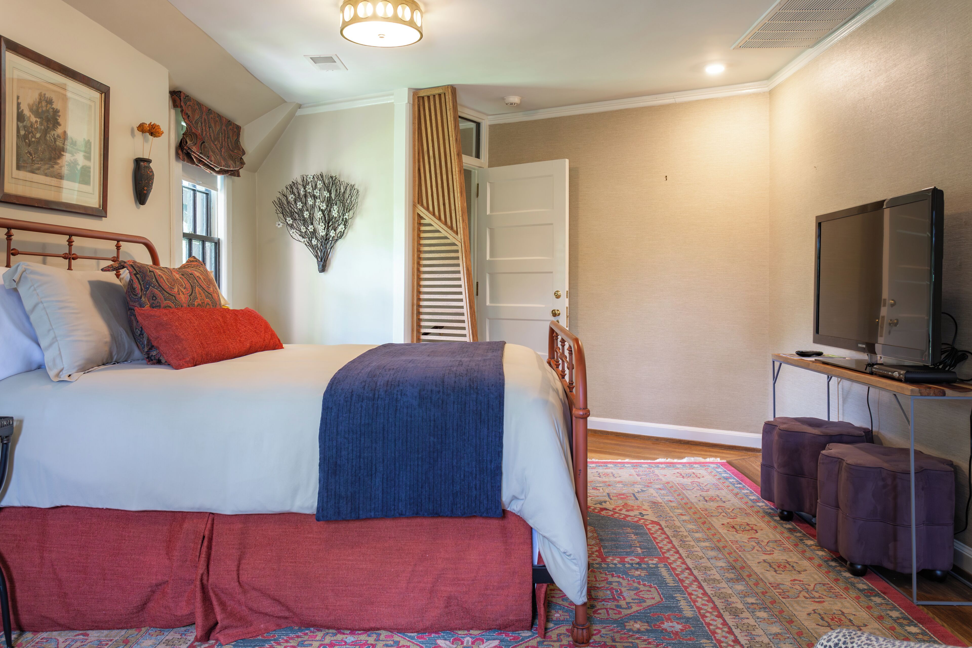 Luxury Room, Multiple Beds, Private Bathroom, Garden View | Premium bedding, down comforters, pillowtop beds, laptop workspace