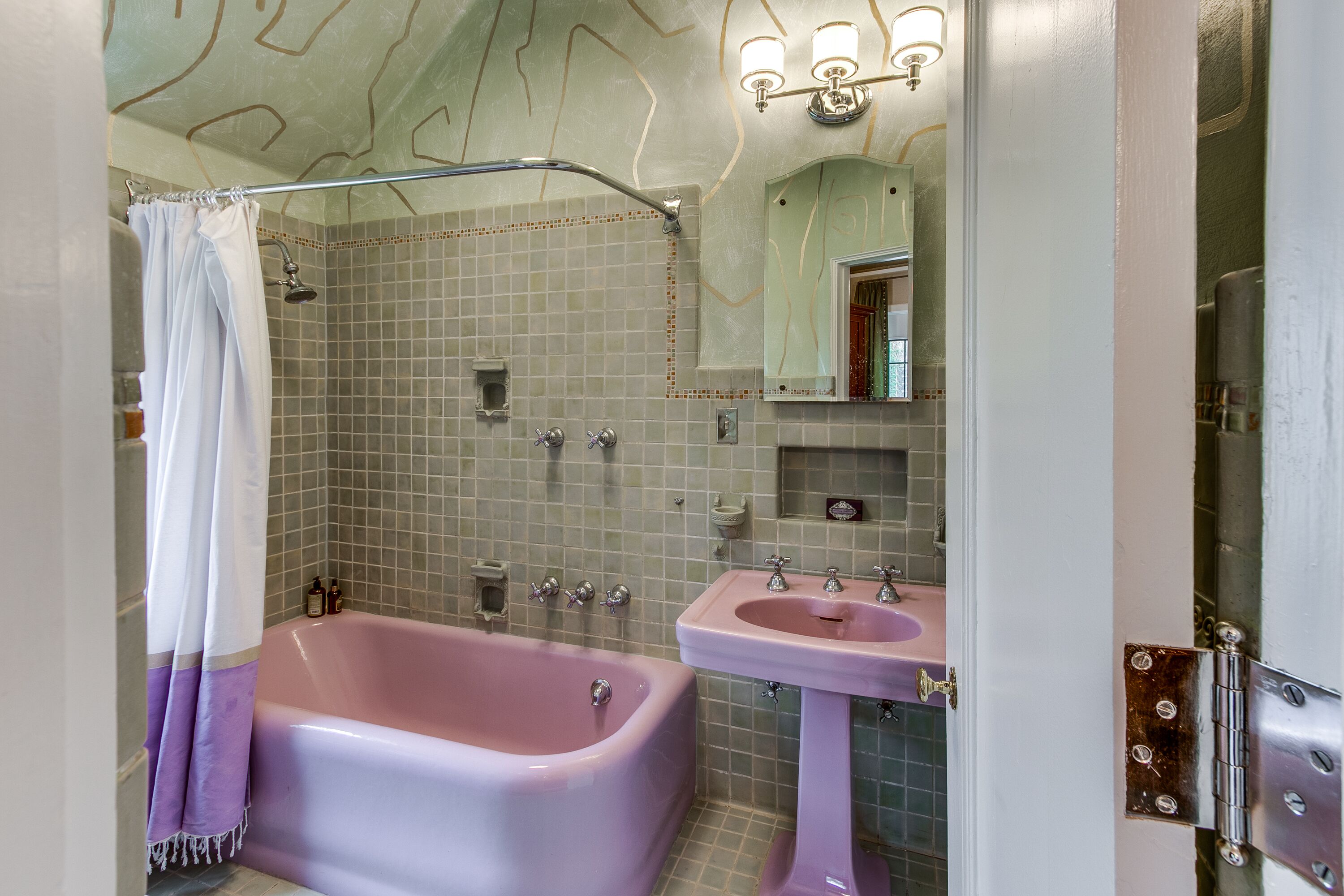 Habitación de lujo, 1 cama de matrimonio, baño privado, vistas al jardín | Baño | Artículos de higiene personal de diseño, secador de pelo y albornoces