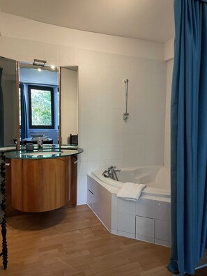 Baignoire, serviettes fournies