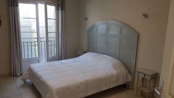 3 chambres, fer et planche à repasser, draps fournis