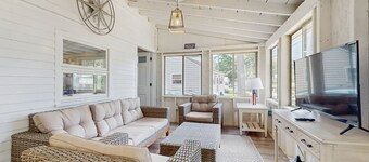 Viehättävä York mökki w / firepit ja lähellä rantaa - koirat tervetulleita!