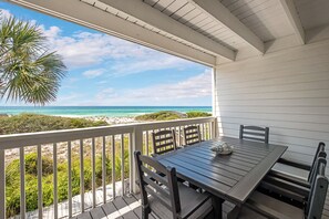 Outdoor dining - Private Beach Access, Adorable Renovated Gulf Front Condo, 4BR, pool/hot tub (Santa Rosa Beach)