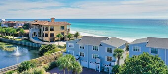 Private Beach Access, Adorable Renovated Gulf Front Condo, 4BR, pool/hot tub