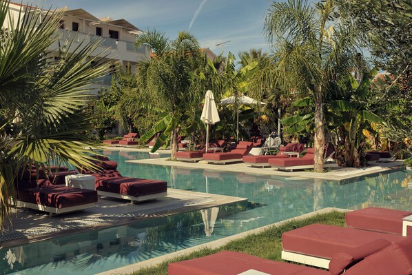 Outdoor pool, pool loungers