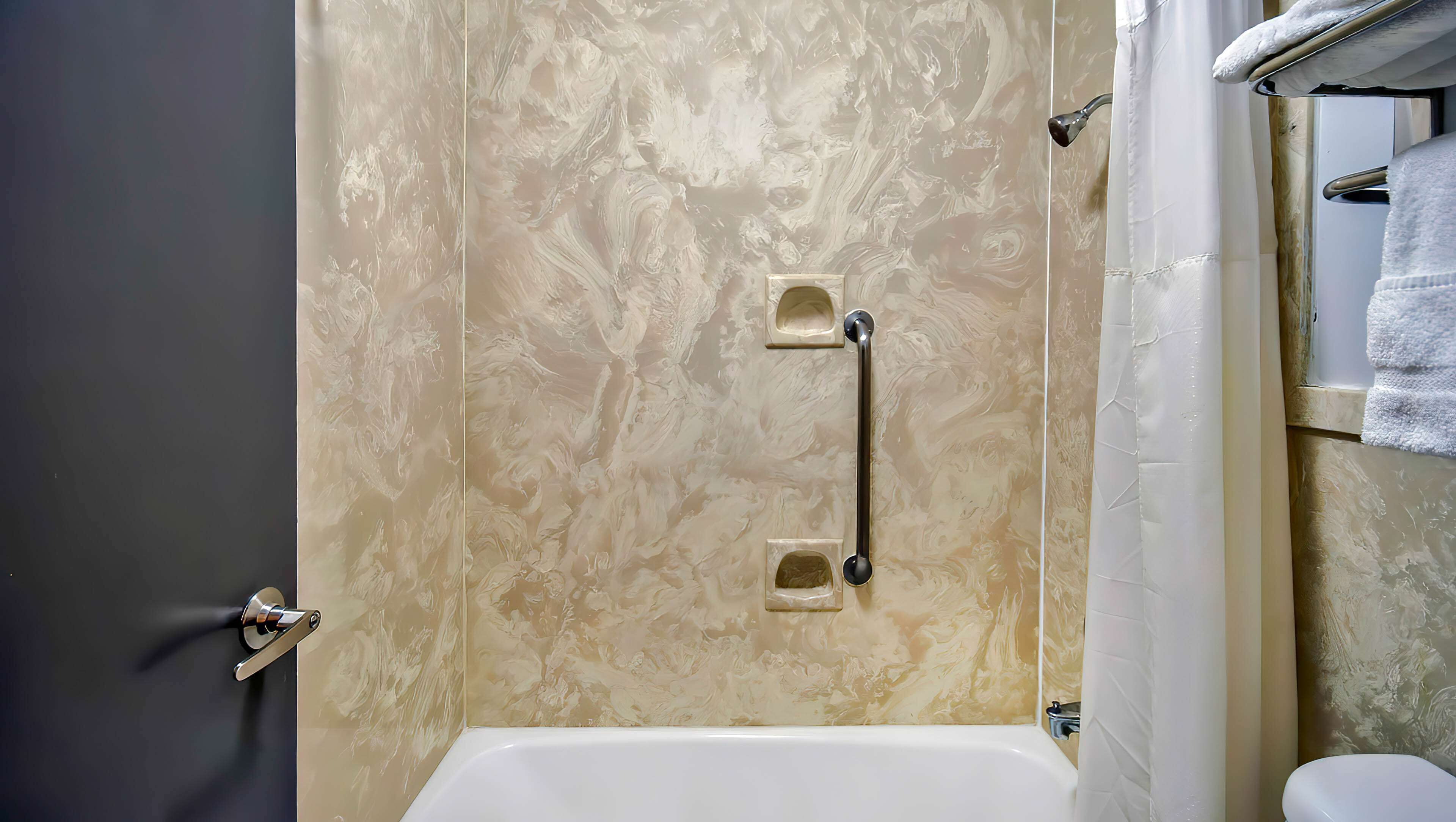 Photo - Motel 6 Louisville, Ky- Airport/ Fair Expo